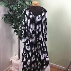 Iman 2X black gray and white kimono style dress with belt